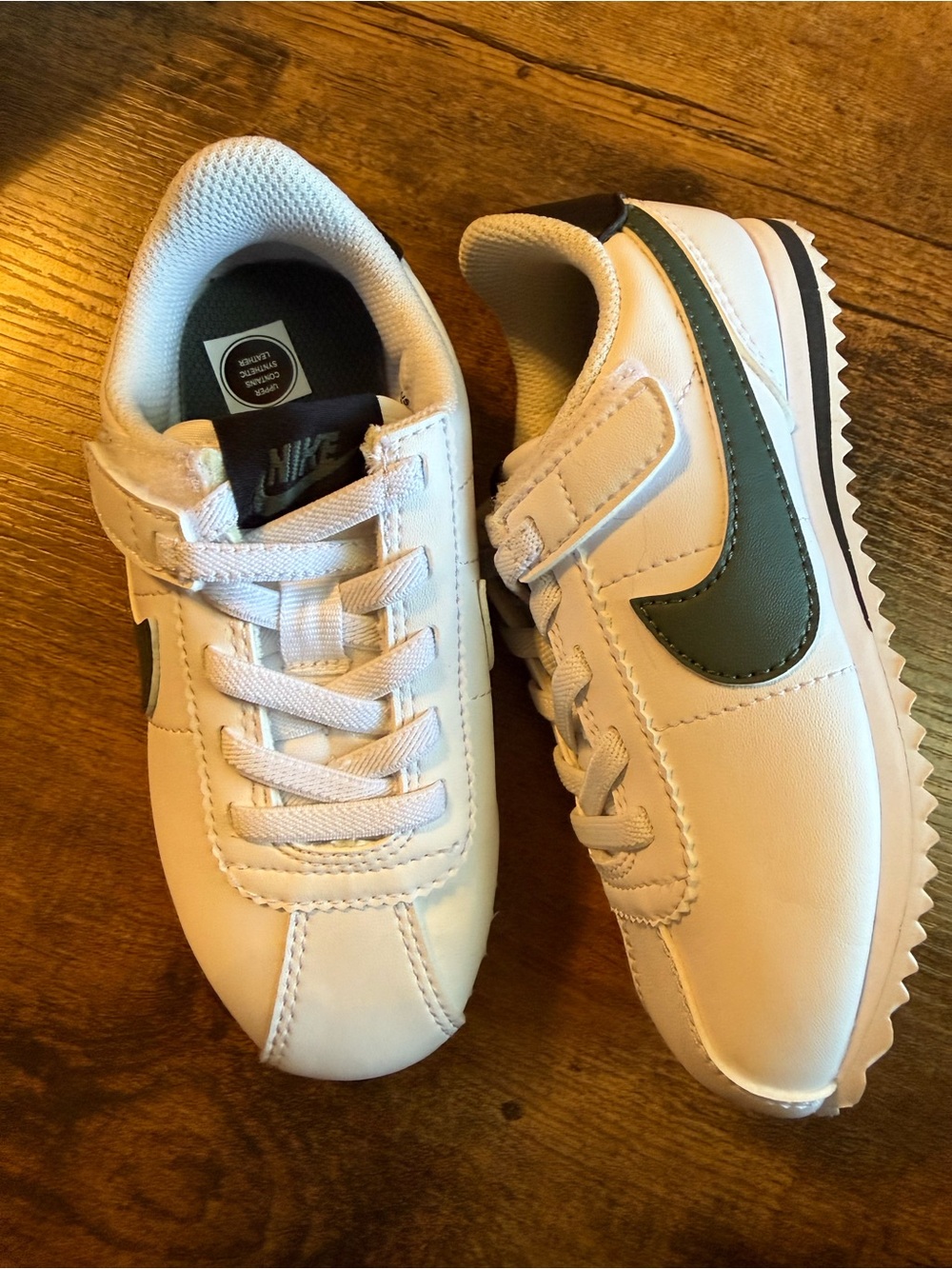 Nike Cortez Basic SL Hook & Loop Sneakers Kids Size 9 White & Dark Green NWOB